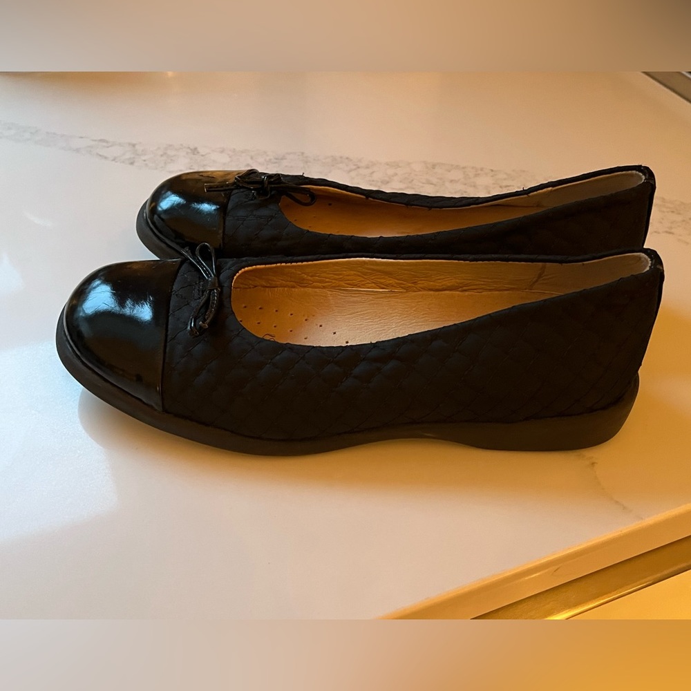 Great looking black leather & quilted fabric shoes with tie on toes for girls